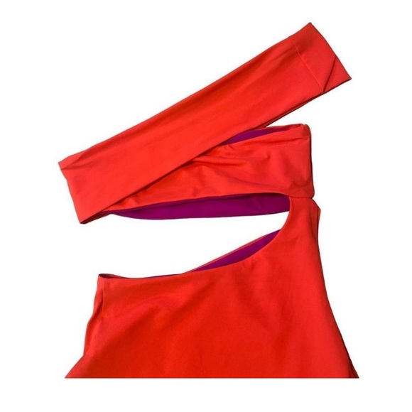 ALIX NYC
Shelborne Swimsuit
Select a Color
Color: Magenta & Red - Picture 11 of 12